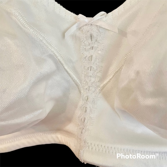 NWT Just My Size White Satin Bra, Wireless, Unlined, Seamless Cups, Size 40D - Picture 2 of 6